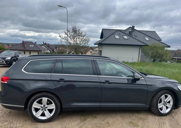 Volkswagen Passat cena 75000 przebieg: 178000, rok produkcji 2019 z Skoczów małe 46